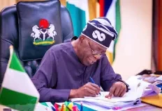 bola-tinubu-signe
