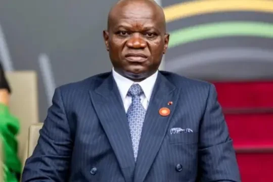 brice-oligui-nguema-veste.jpg