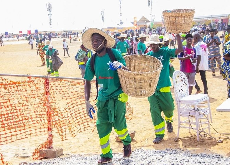Des agents de la SGDS au village de Vodun Days à la plage de Ouidah