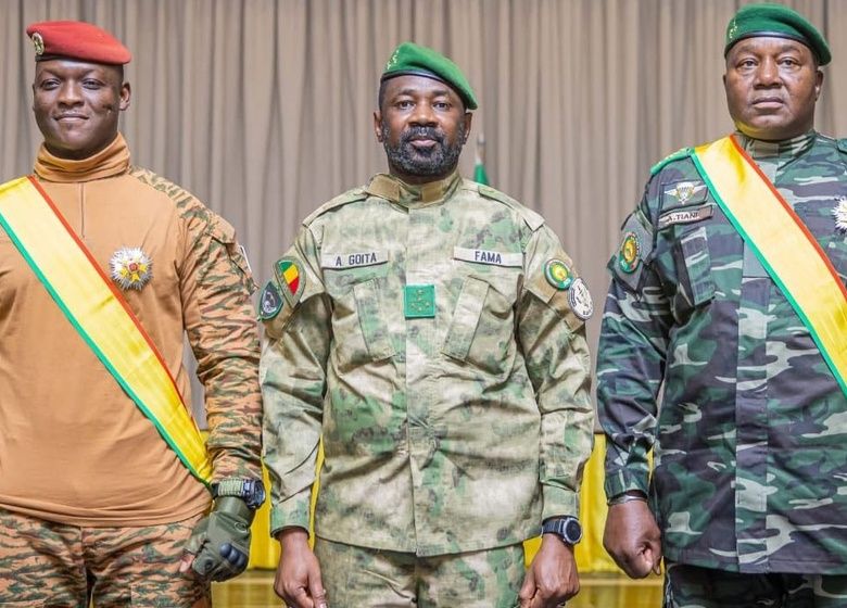 Les présidents militaires Traoré, Goïta et Tiani respectivement dirigeants du Burkina Faso, du Mali et du Niger ( de la gauche vers la droite)