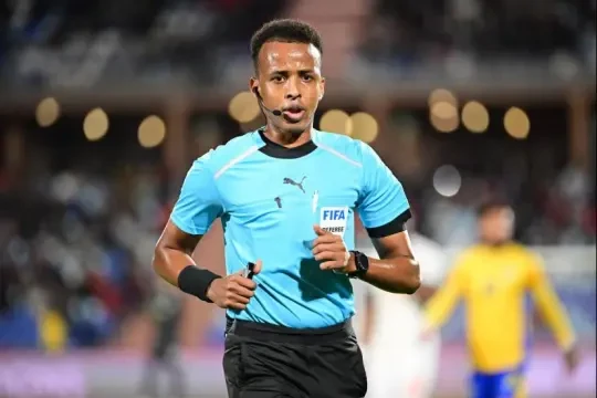 omar-abdulkadir-artan-arbitre