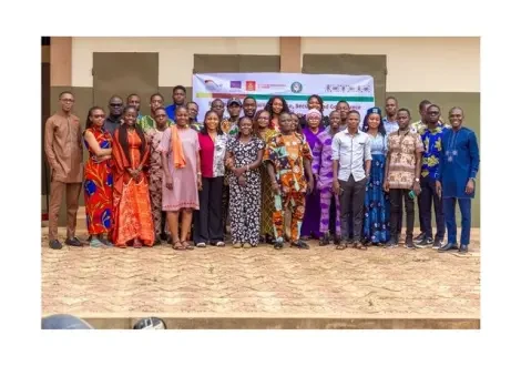 petit-photo-famille-formation-action-publique-calavi-fiap-banouto